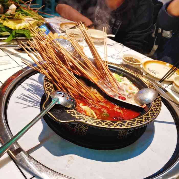 高个子麻辣烫火锅城(六一广场店)-"今天跨年带着孩子和闺蜜们一起去