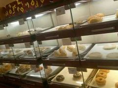 面包甜点陈列柜-宁波华侨温德姆至尊豪廷大酒店·多丽美食屋