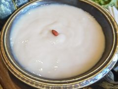 -老牌坊云南鱼豆花火锅(爱建店)