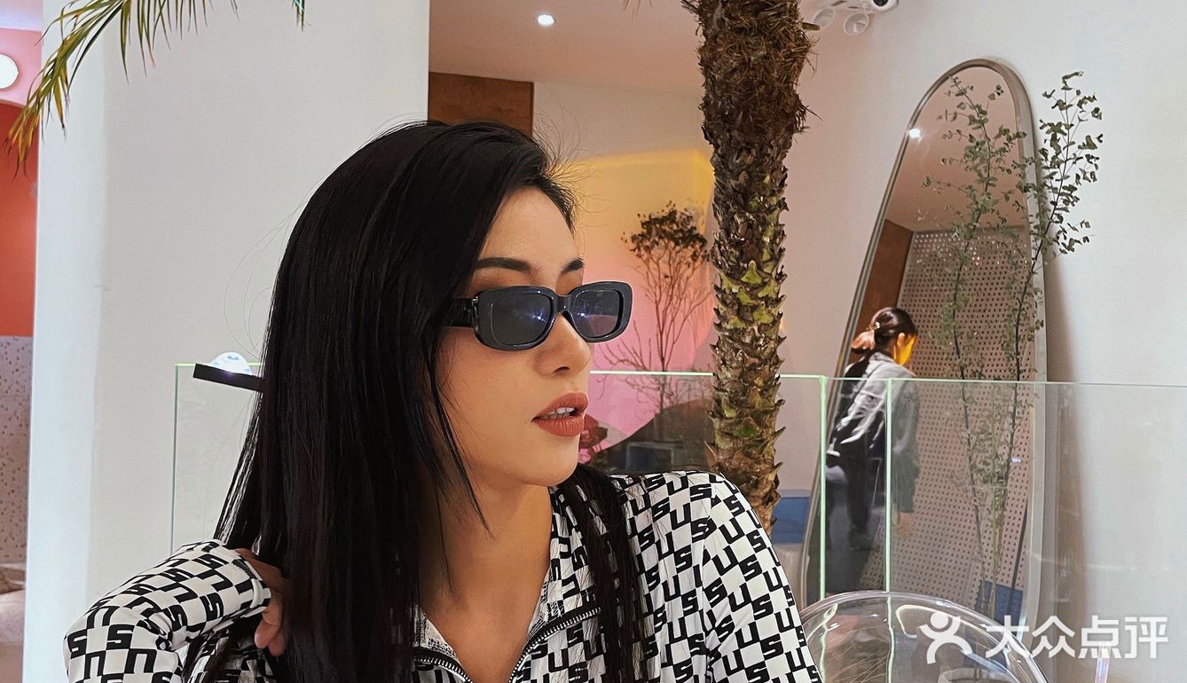 店里虽然人很多 但座位还是一直有的