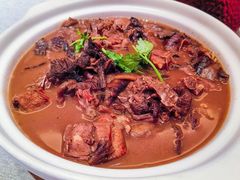 小笨鸡炖蘑菇-宏达老菜馆(东安街店)