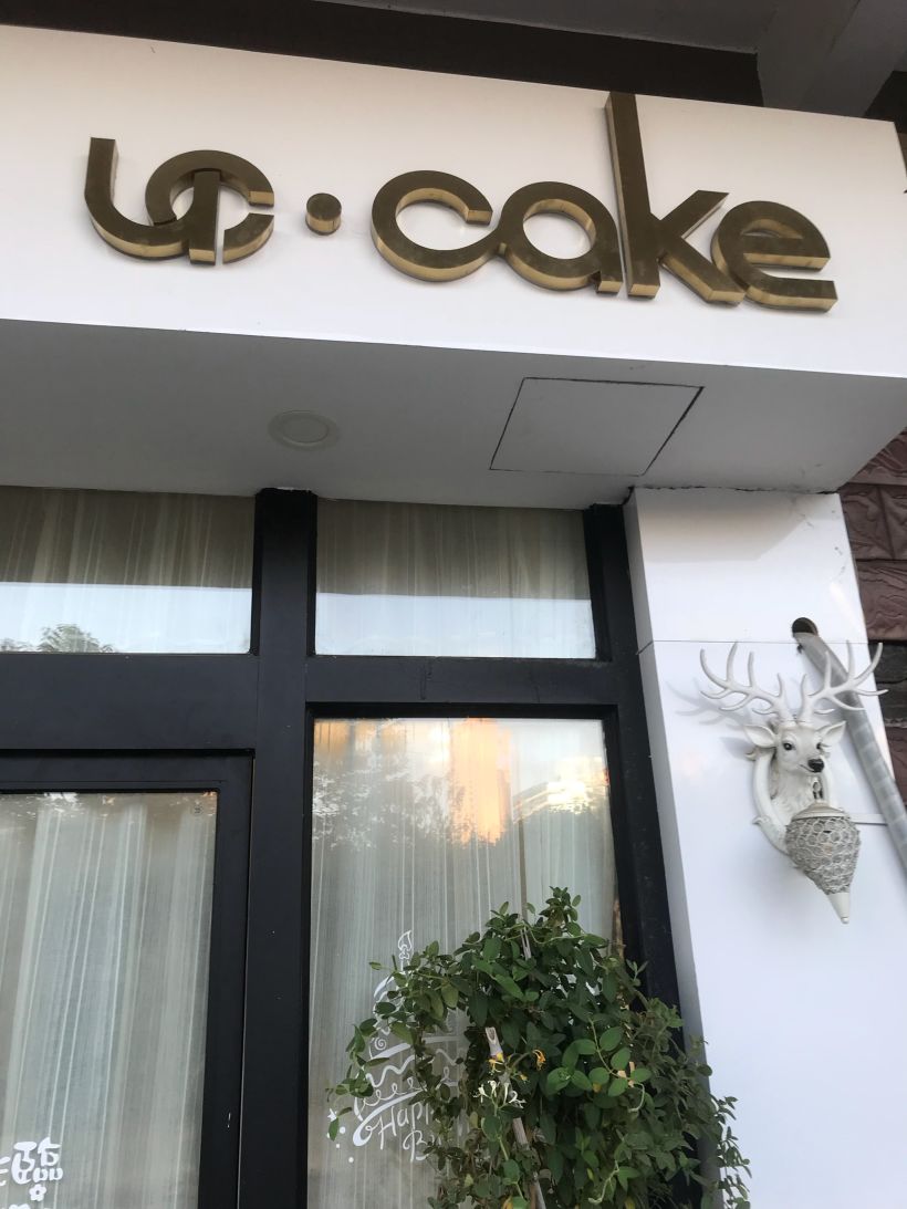 就找到了 一个白色ins风的店门头  挺好看的