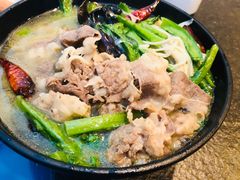 肥牛麻辣烫-马路边上·小海鲜烧烤(八一路店)