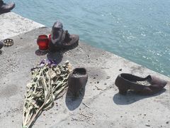 -多瑙河畔鞋履雕塑