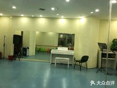 -皇家茱莉亚艺术明星训练基地