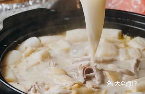 Powerful Bamboo Sponge Chicken in Pig's Trotter Soup
