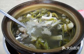 Sour Cabbage and Bitter Bamboo Shoot Stew