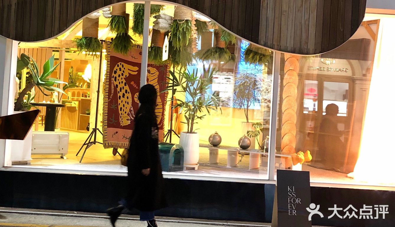 使用感也很好，滋润度很高，小仙女们必BUY哟！