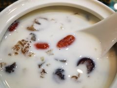 冰糖雪耳桃胶奶-广信牛奶甜品世家(台东店)