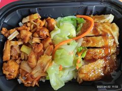 宫保鸡丁拼秘汁鸡排盖饭-和合谷(新辰里亚运村店)