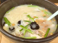 -花馬肆.云南过桥米线(汉神购物广场现场熬汤店)