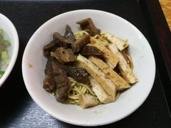 -松树干拌面店