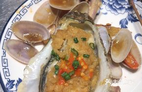 Golden Guangdong Garlic Steamed Oysters