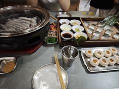 -围炉肉舍•炭烤活鳗•丹东海鲜烤肉(步行街店)