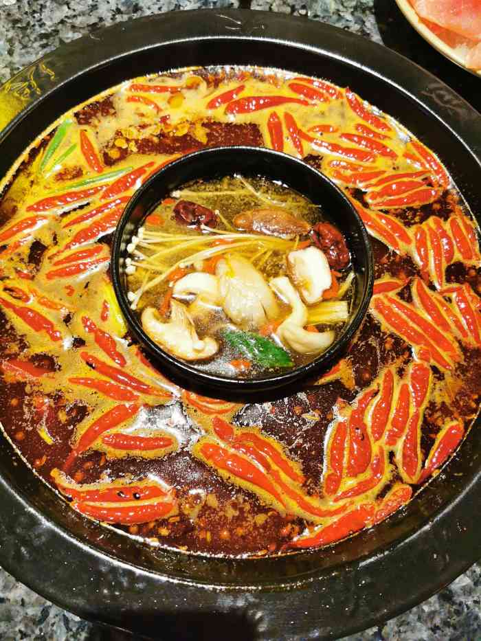 蜀大侠火锅(中央天街店)-"菜品味道还可以如果点鸳鸯锅,锅会有点小.