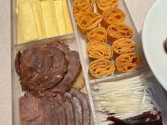 老北京煎饼卷酱肉-四季民福烤鸭店(外滩外白渡桥店)