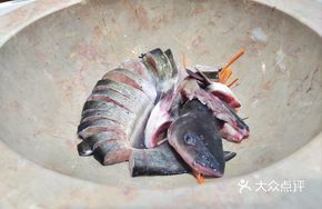 Steamed Stone Pot Fish with Catfish and Turtle
