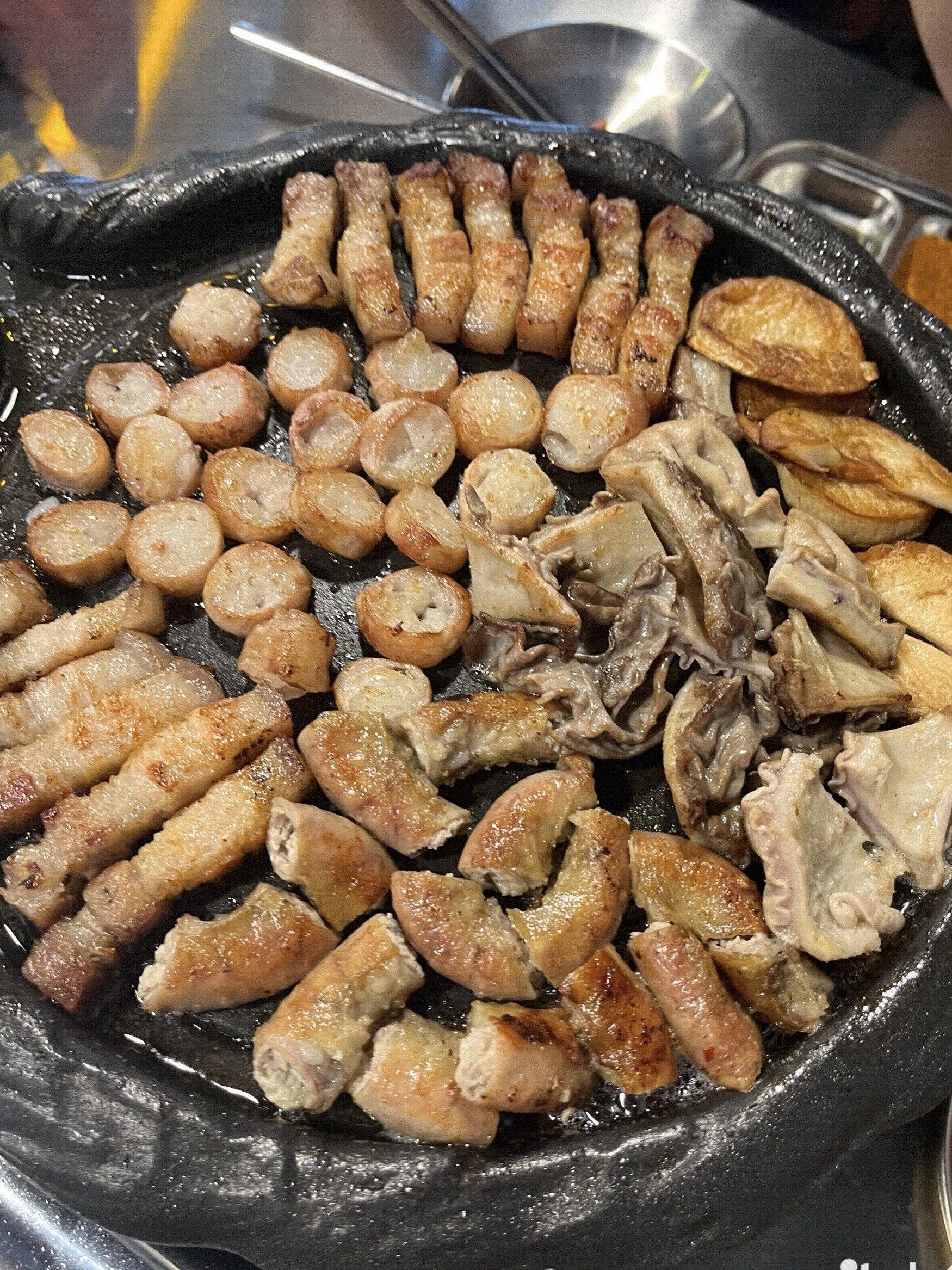 n韩式牛小肠,牛大肠,牛皱胃,牛心
(这些内脏都没太吃过,口感还