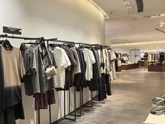 -URBAN REVIVO(高德置地广场·春广场店)