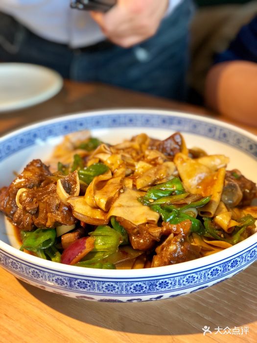 西域老回民羊肉焖饼图片