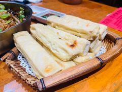 -老滇山寨•云南特色菜•地方菜•民族风情歌舞表演(金碧店)