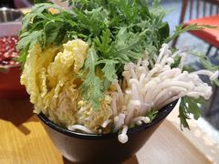 -虾弄弄海派小龙虾·牛羊蝎子火锅