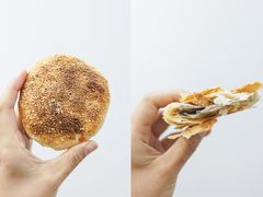 黑芝麻烧饼-朱记小郑酥烧饼(建康路店)