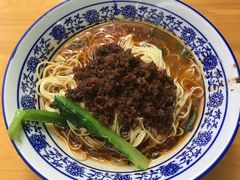 -渝之汇牛肉豌杂面