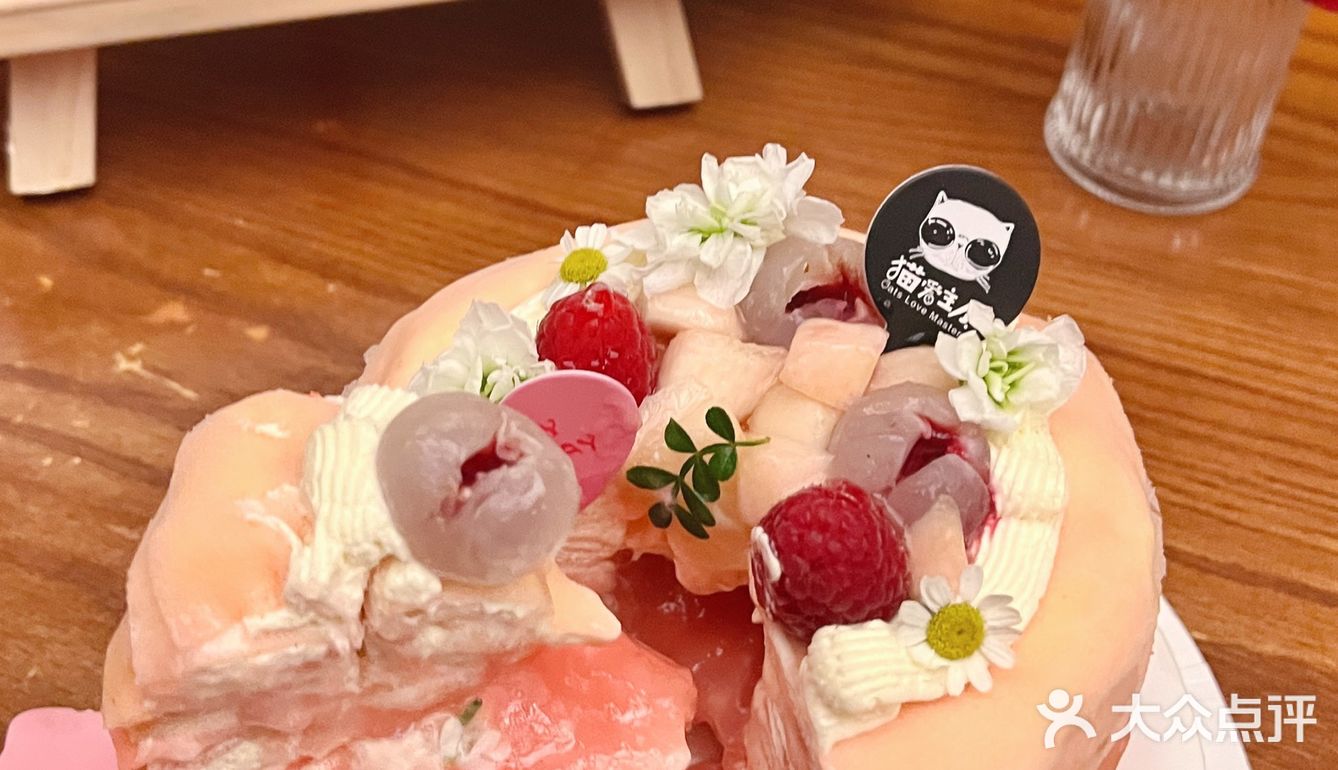 在广州吃到七夕漂亮蛋糕！🎂是水蜜桃味的🍑