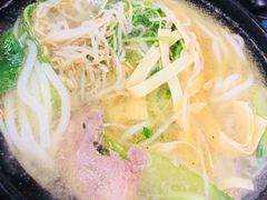 -丽虹云南过桥米线(兴工街店)