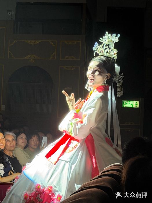 金东尼人妖秀图片