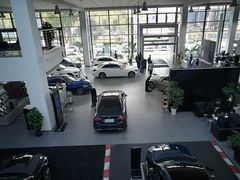 -上海星瀚奔驰4S店(红柳路店)