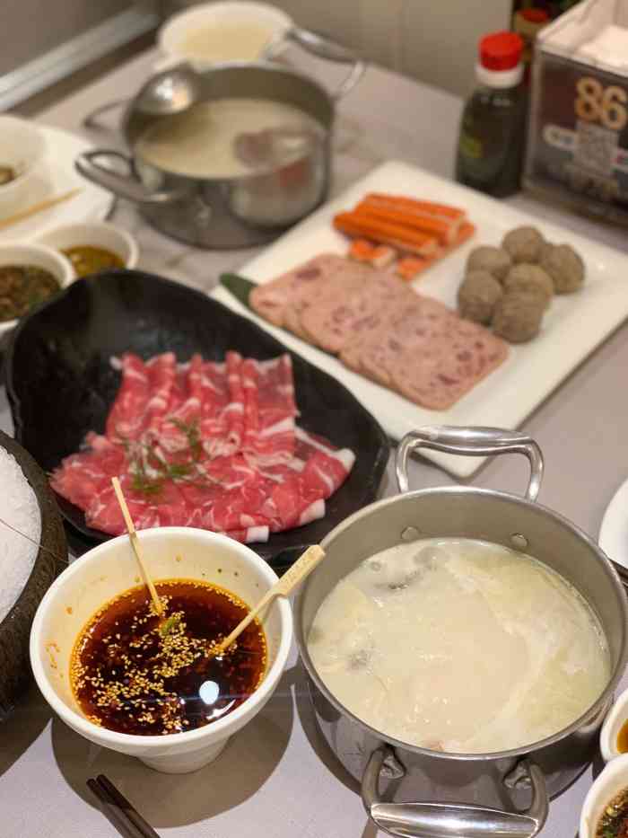 红鼎豆捞(汉街店)-"没想到星期天晚上还这么火爆,生意好到爆场.