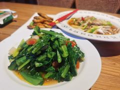 豆豉鲮鱼油麦菜-胖老汉椒麻鸡清真新疆菜(西御街店)