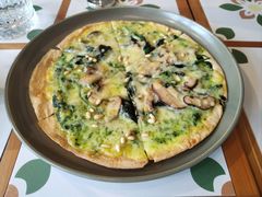 松仁菠菜蘑菇芝士飞饼-FUNFUN有饭花园聚会餐厅