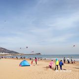 以为人不会太多，结果到海边一看