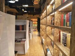 -新华里咖啡书吧(新华书店小寨店)