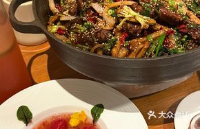 Sichuan-style Spicy and Fragrant Hot Pot
