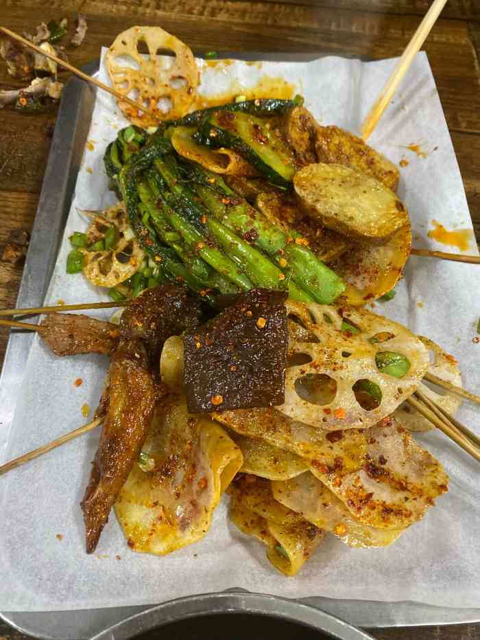 乐至烧烤(斜阳路店)-"如果心情不好的话就约约朋友散散步,撸撸串.