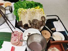 -红鼎豆捞·非遗鲍皇汤火锅(宝丰路店)