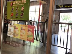 -麦当劳(轻轨曹杨路店)