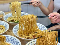 -李与白包子铺(桐梓林店)