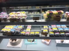 面包甜点陈列柜-六伴夏烘焙蛋糕·低糖动物奶油