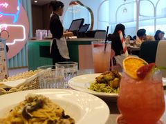鲜果草莓气泡饮-Dazzling Cafe 蜜糖吐司专卖店