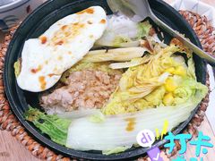 肉饼窝蛋煲仔饭-堂屋糖水店(愚园店)