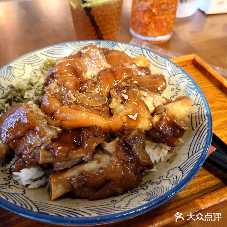 南城也有四点金饭吃了！！一夹就脱骨