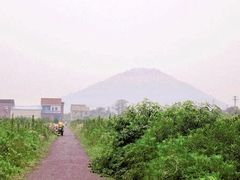 -田园东方蜜桃村的田野营地