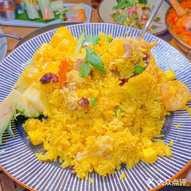 🌴氛围感绝佳的露营风东南亚餐厅,冬阴功太好恰了~