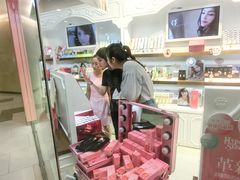 店内环境-4iNLOOK美瞳店(龙之梦购物中心虹口店)