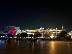 -巴陵广场